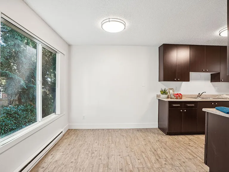 Beverly Grove Apartments — Photo 8
