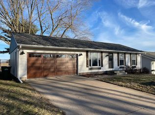 1637 Springdale Dr, Clinton, IA 52732