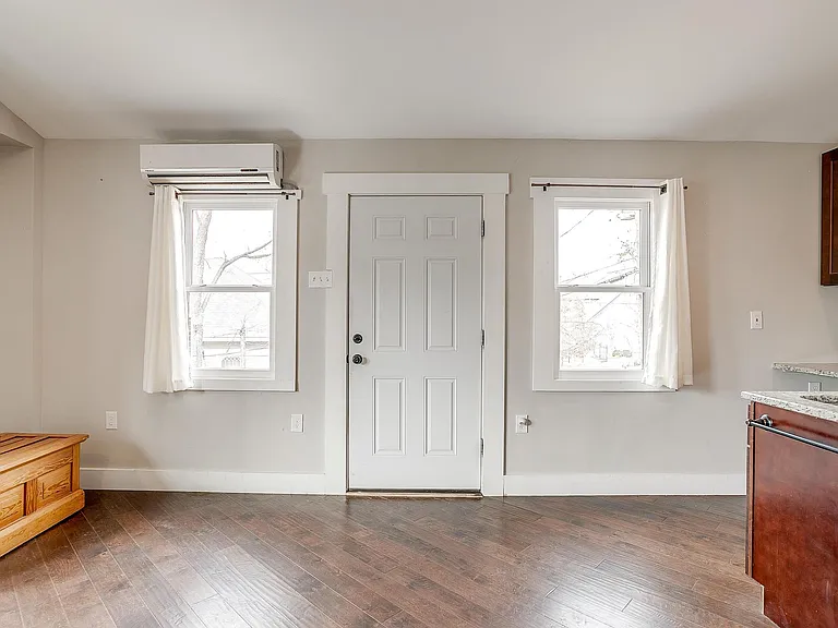 1405 S Henderson St — Photo 59