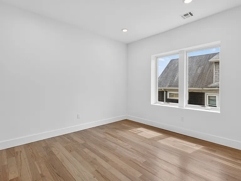 46 Hudson Ave #B — Photo 15