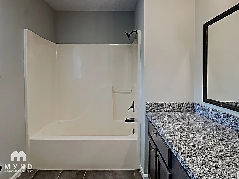 1021 Medina Dr — Photo 12