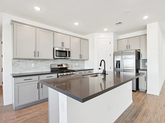 Wales Ranch - Daisy Interior Image 4