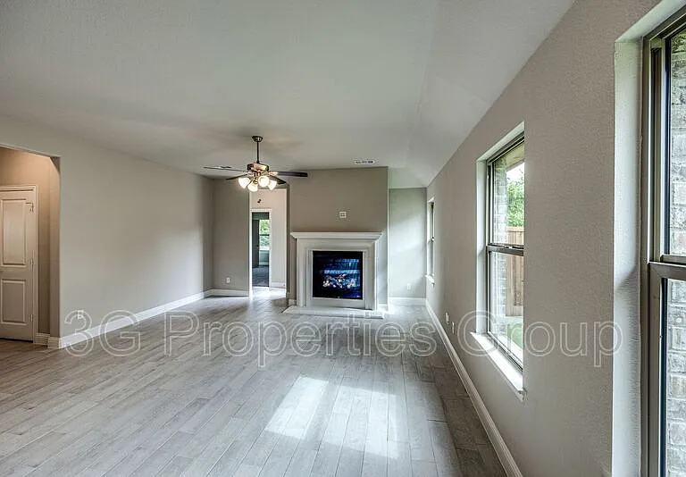 1513 Elizabeth St — Photo 31