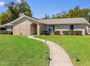 2 Villa Cove Dr, Gulfport, MS 39507