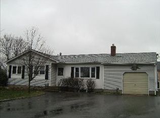 1860 Main Rd, Riverhead, NY 11901
