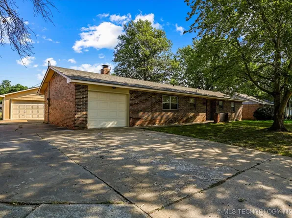 411 W 6th St, Dewey, OK 74029