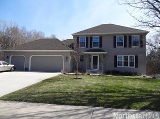 1092 Lakewood Dr S, Maplewood, MN 55119