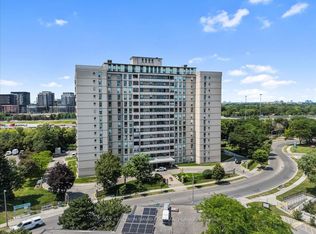 130 Neptune Dr #601, Toronto, ON M6A 1X5