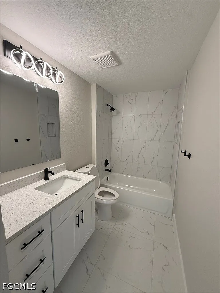 3 bed, 2.0 bath, 2350 sqft, $1,850 — Photo 4