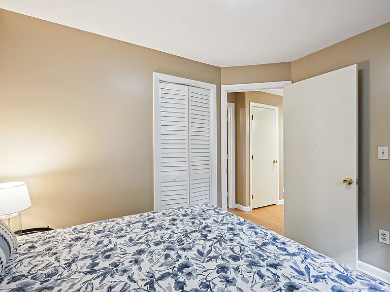 17 Clara Ln #B — Photo 9