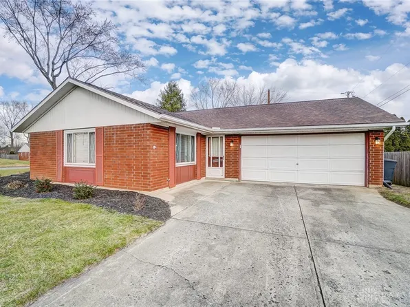 2210 Plantation Trl, Bellbrook, OH 45305