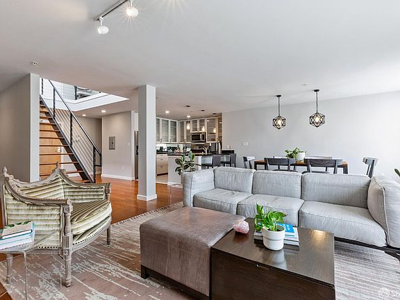 4th image of 1720 Clay St APT 14