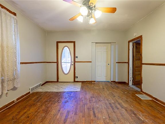 5th image of 815 S 16th St