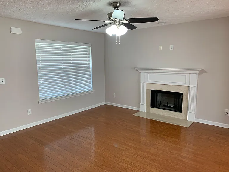 1105 Silvermoon Dr — Photo 4