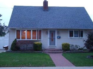 22 Colonial Ave, Merrick, NY 11566