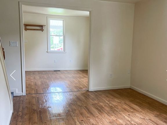 4th image of 303-305 E Maple St