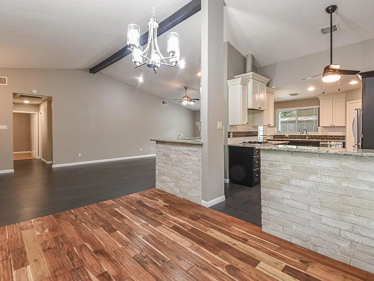 8806 Lakeside Forest Dr — Photo 5