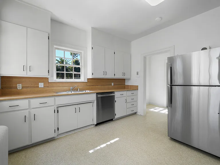 1006 Azuar Dr — Photo 11