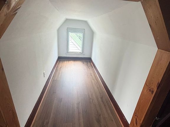 5th image of 68 Maple Ave