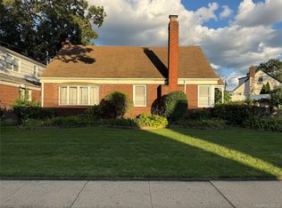 33 Ridgewood Street, Valley Stream, NY 11580