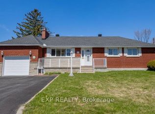 11 Donna St, Ottawa, ON K2G 2V5