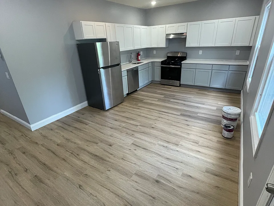 941 Clinton Ave #1