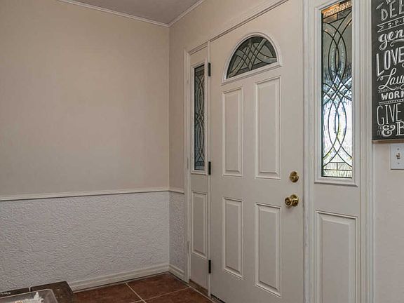 4th image of 1201 Hillcrest Dr