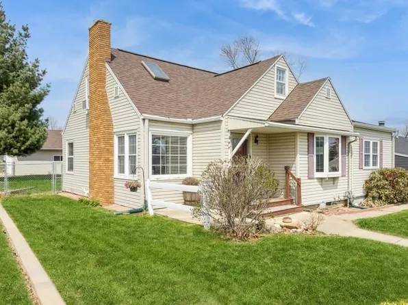 2006 G Ave NE, Cedar Rapids, IA 52402