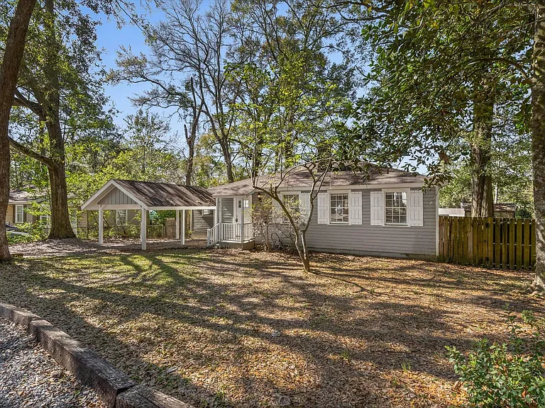 5213 Pineview Ln S — Photo 19