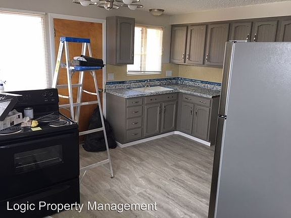 4th image of 1911 W Bowling Ave