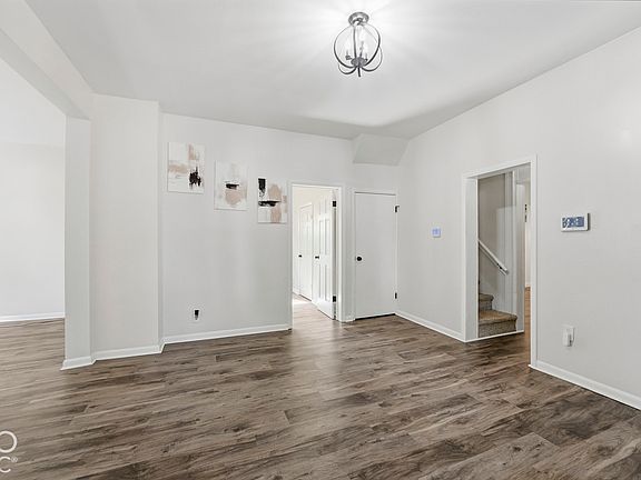 4th image of 501 W Adams St