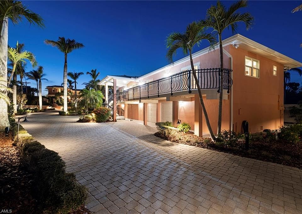 1st image of 16486/488 Captiva DR