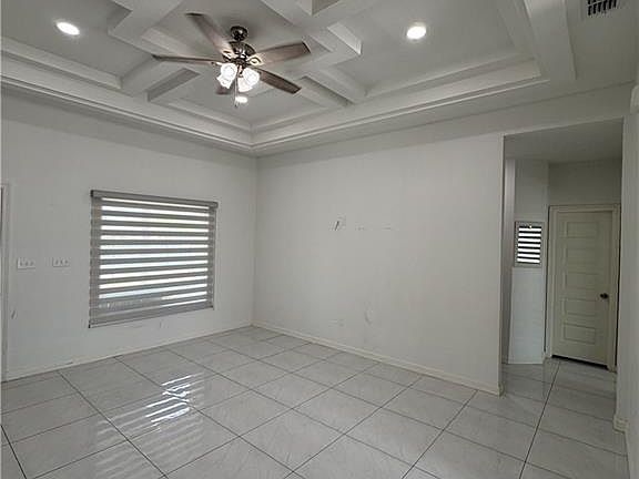 3rd image of 150 Spanish Oak Dr