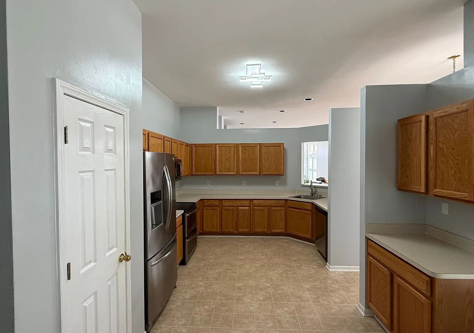 Coming Soon! Spacious 3-Bedroom Home in Oxford with Attached 2-Car Garage — Photo 3