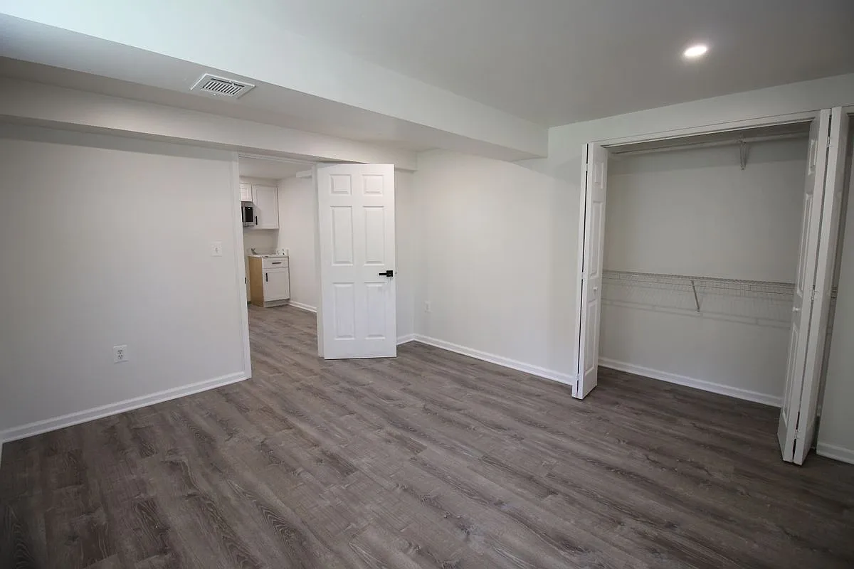 3 bed, 2.0 bath, 2002 sqft, $1,000 — Photo 3