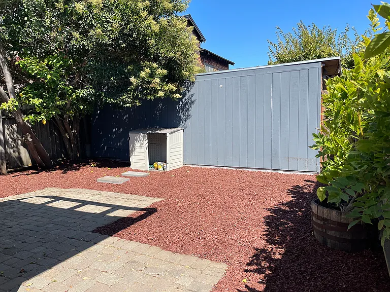 1357 Curtis St — Photo 4
