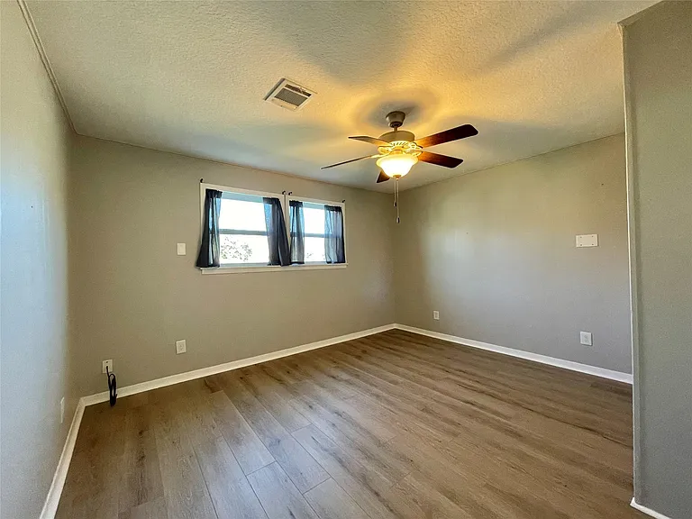 817 N Valderas St — Photo 10