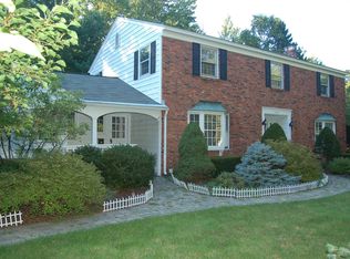 1357 Rosehill Blvd, Niskayuna, NY 12309