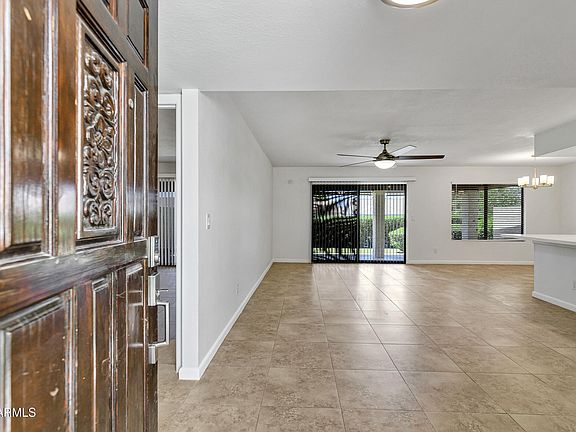 5th image of 620 S PRIVET Way