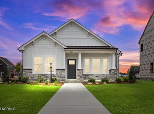 201 Iris Cir, Moyock, NC 27958