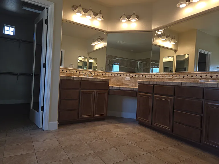 3369 N Redda Rd — Photo 5