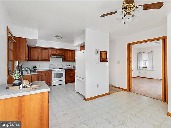 5th image of 242 Crim Dr