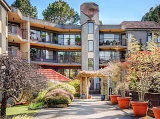 Chateauneuf, Victoria, BC V8V 4T5