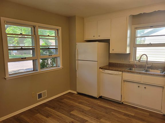 4th image of 627 51st Ave NE