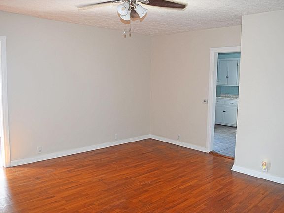 3rd image of 932 Joan Ave