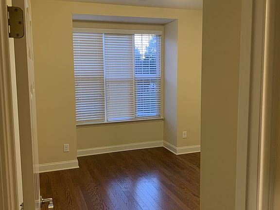 4th image of 5042 Laughing Brook Ln