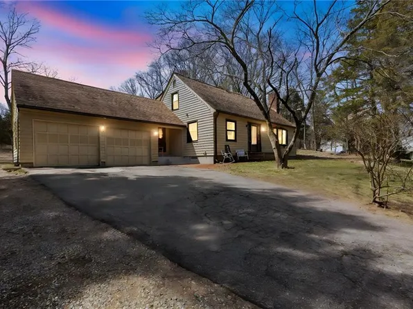 749 Commonwealth Ave, Warwick, RI 02886