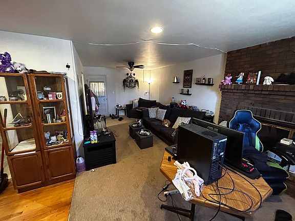 3rd image of 212 S Garo Ave