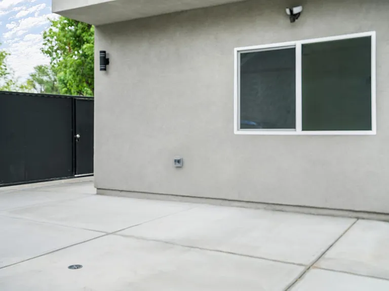 10900 Baird Ave — Photo 26