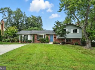 5011 Roslyn Rd, Annandale, VA 22003